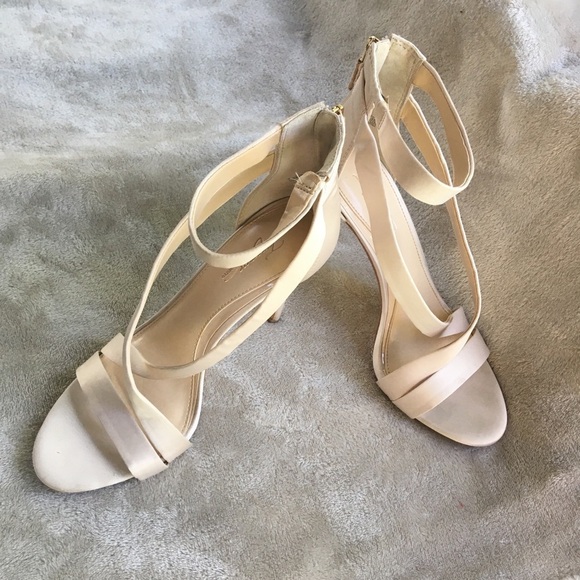 VINCE CAMUTO Imagine Devin ivory strappy stiletto heels 8.5 - Picture 3 of 12